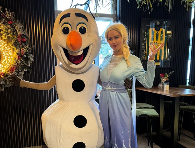 Elsa en Olaf tijdens winterwonderland